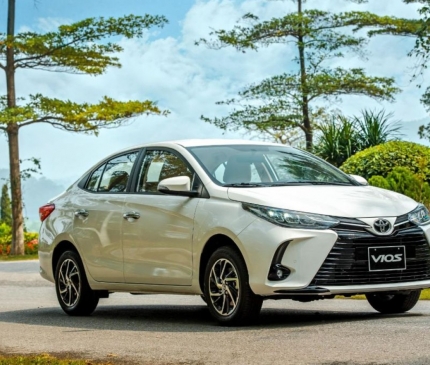 Thuê xe 5 chỗ đưa đón sân bay 