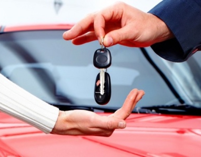 Phạt nguội xe tự lái: chủ xe hay người thuê phải chịu trách nhiệm?